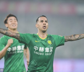 2, 里昂逆转绝杀登顶积分榜  